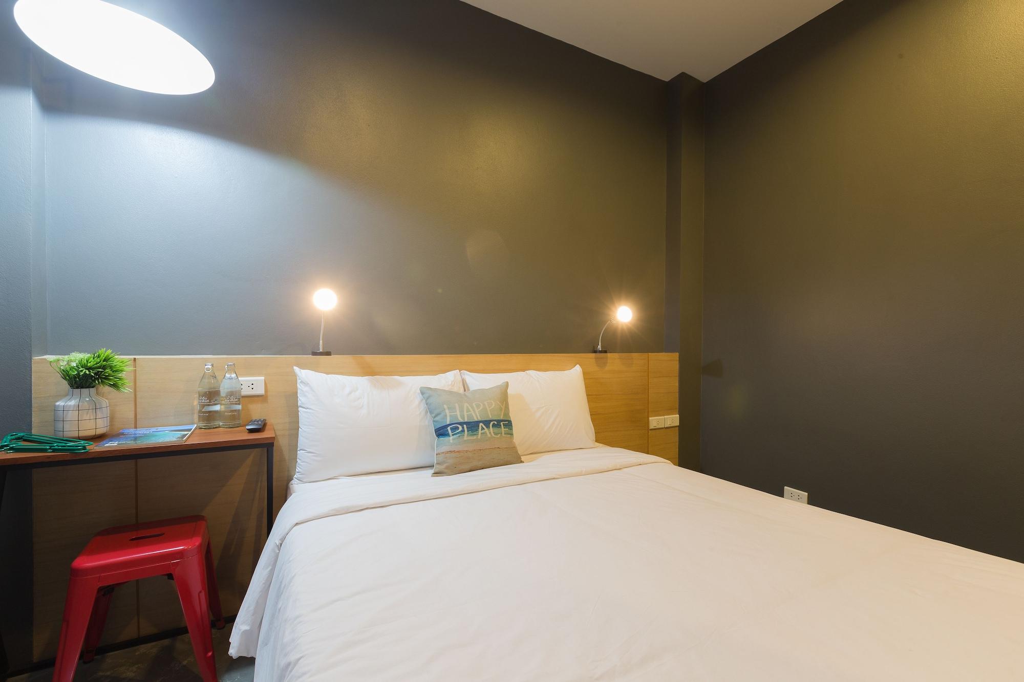 Srisuksant Square Hostel Krabi town Екстериор снимка