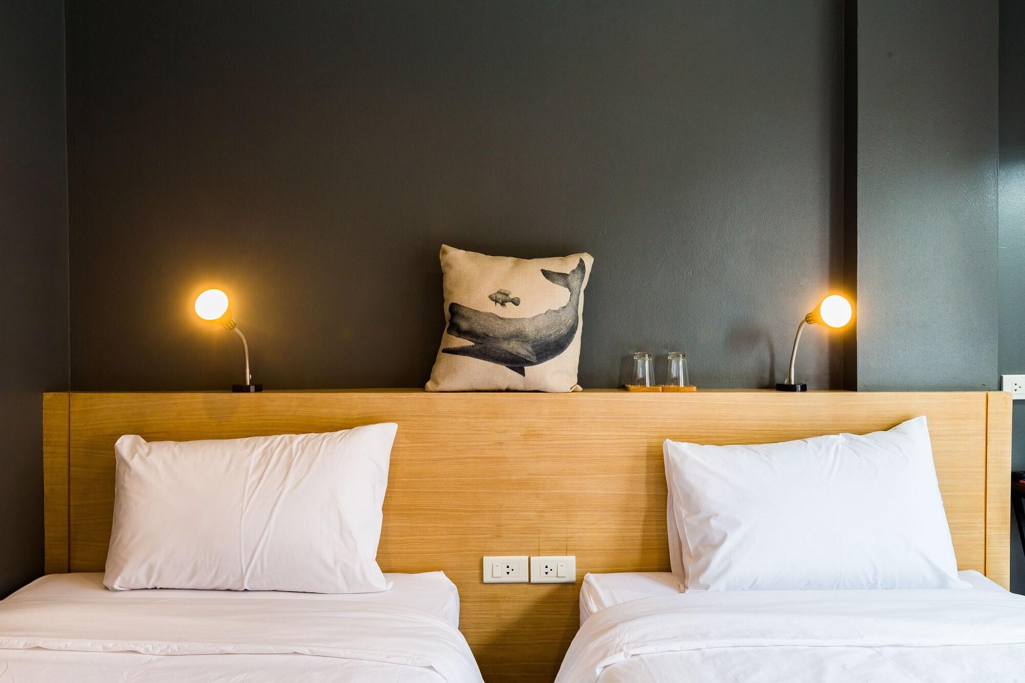 Srisuksant Square Hostel Krabi town Екстериор снимка