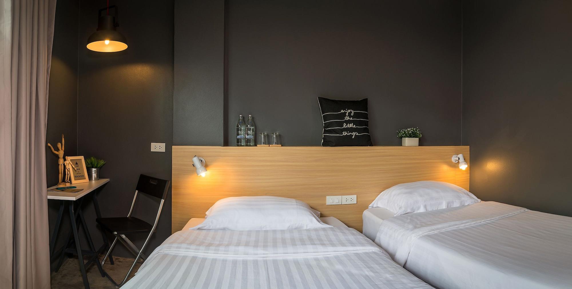 Srisuksant Square Hostel Krabi town Екстериор снимка