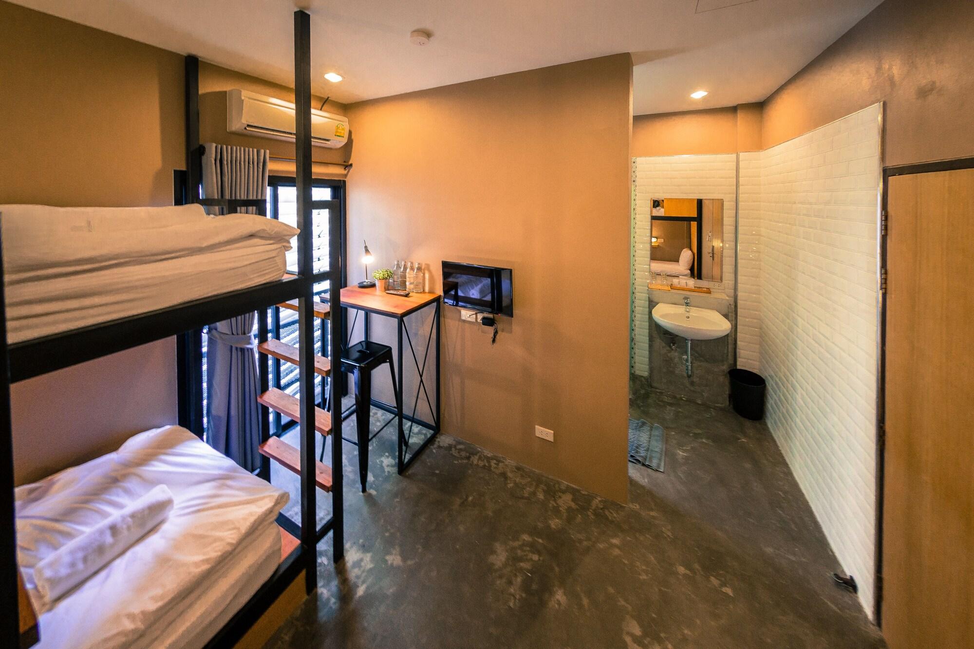 Srisuksant Square Hostel Krabi town Екстериор снимка