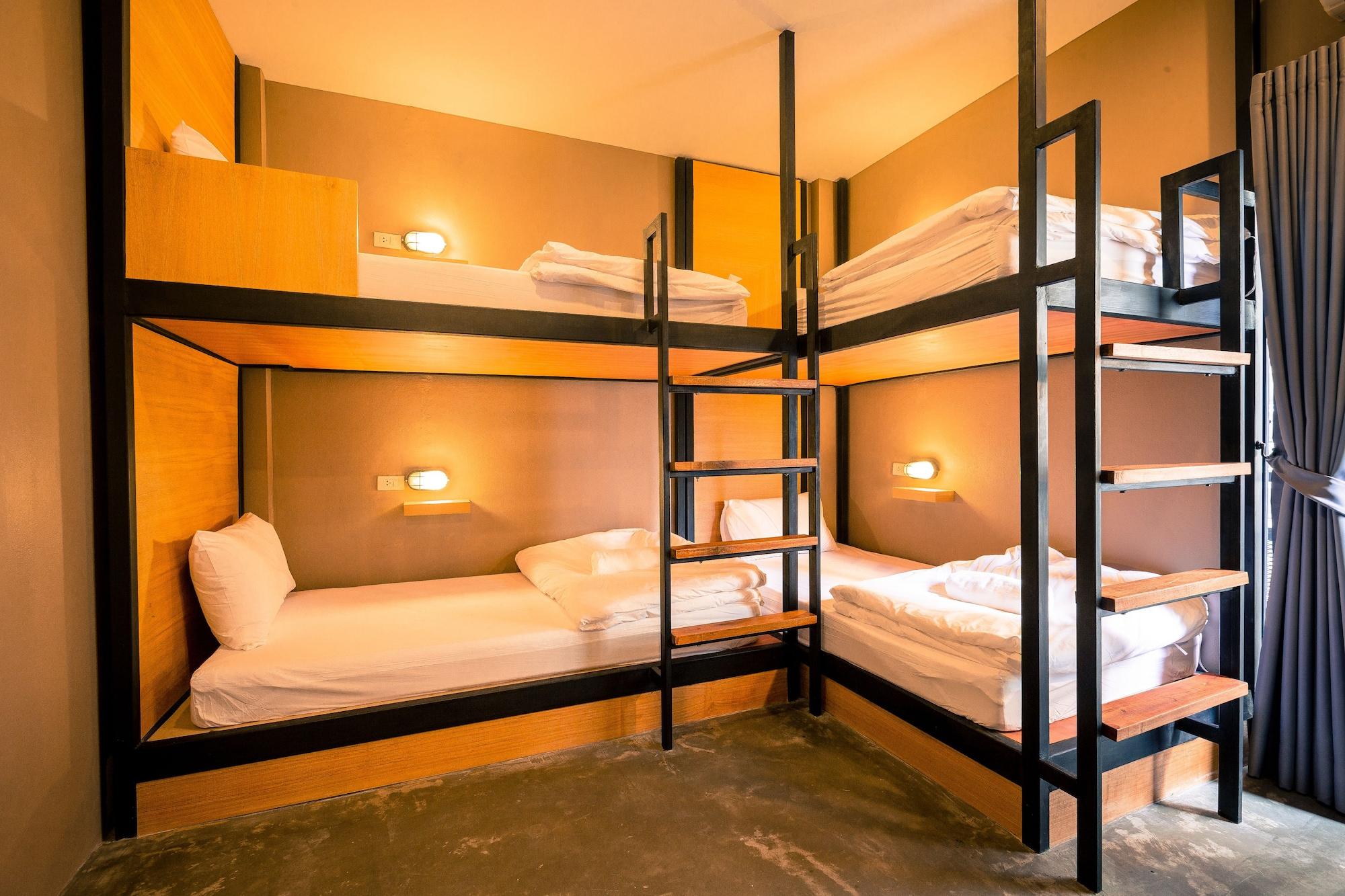 Srisuksant Square Hostel Krabi town Екстериор снимка