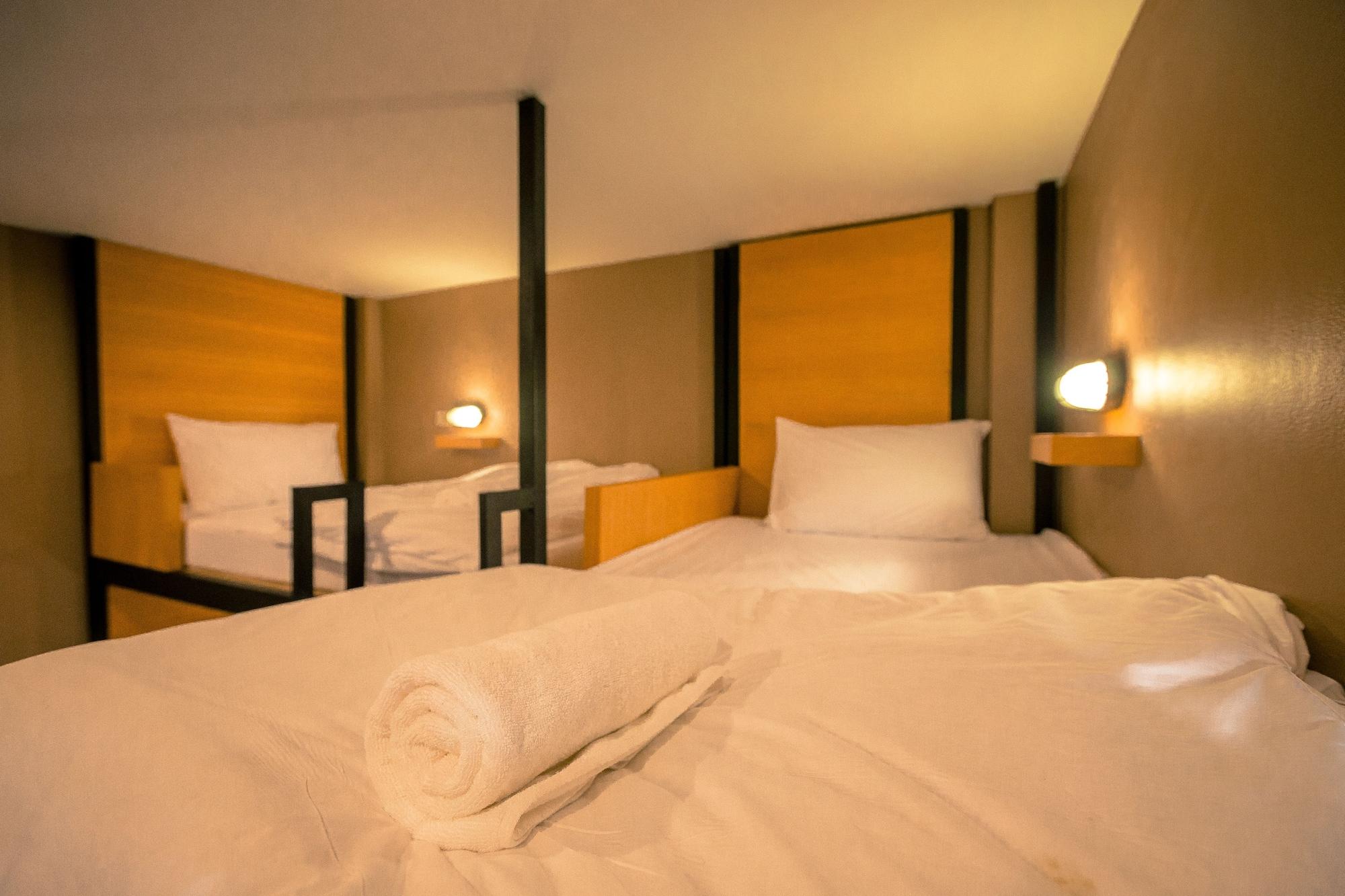 Srisuksant Square Hostel Krabi town Екстериор снимка