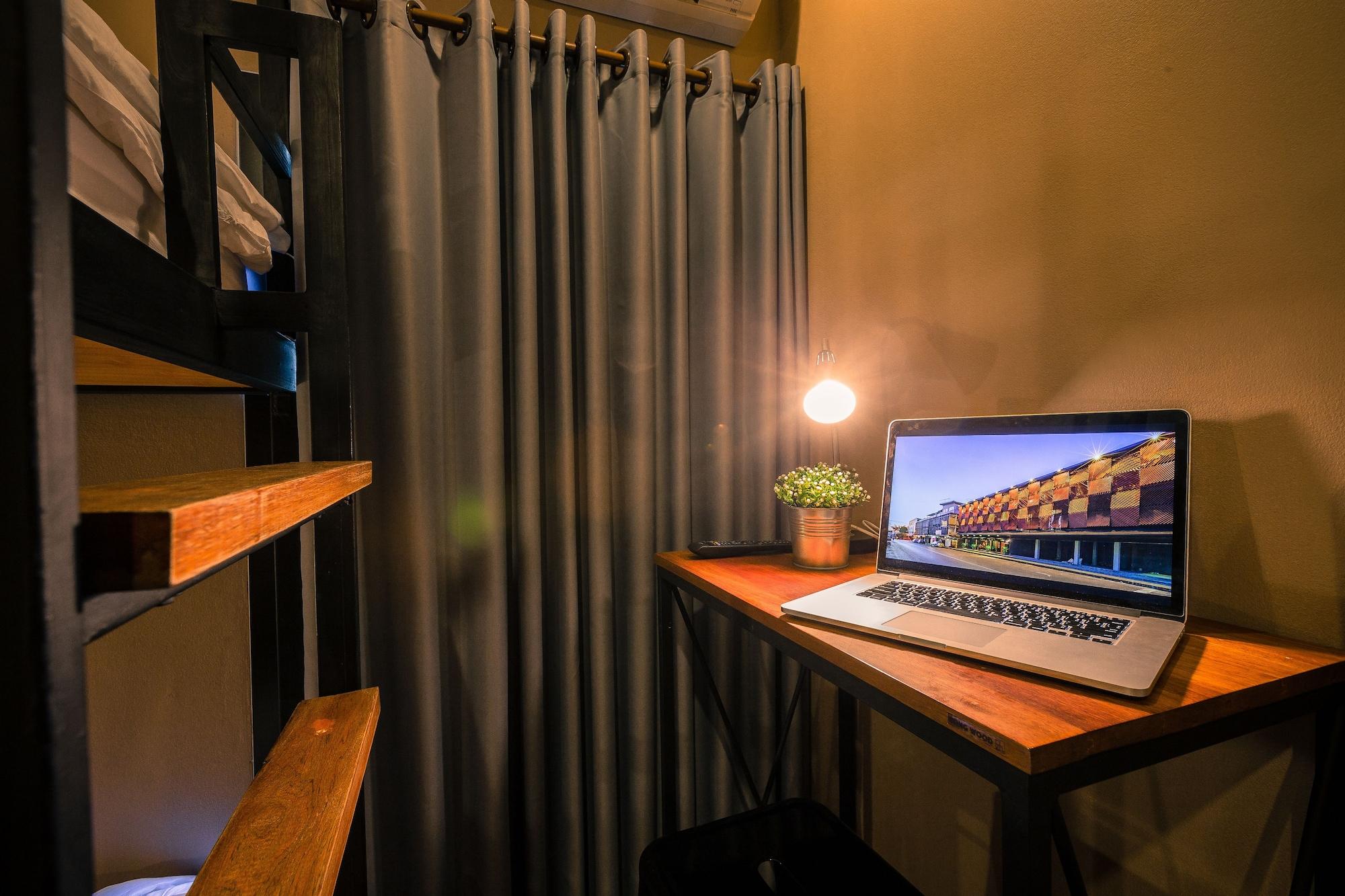 Srisuksant Square Hostel Krabi town Екстериор снимка