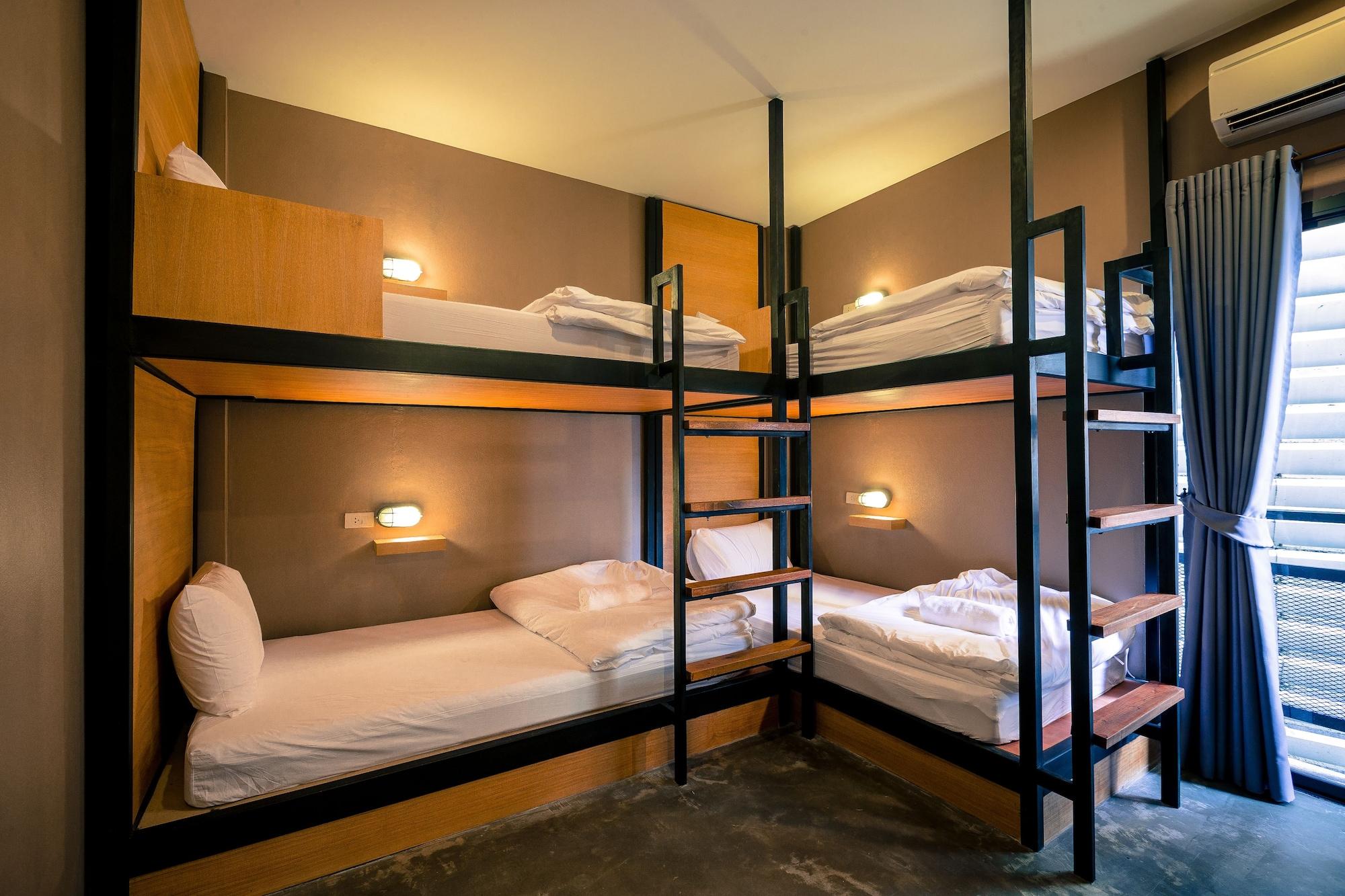 Srisuksant Square Hostel Krabi town Екстериор снимка