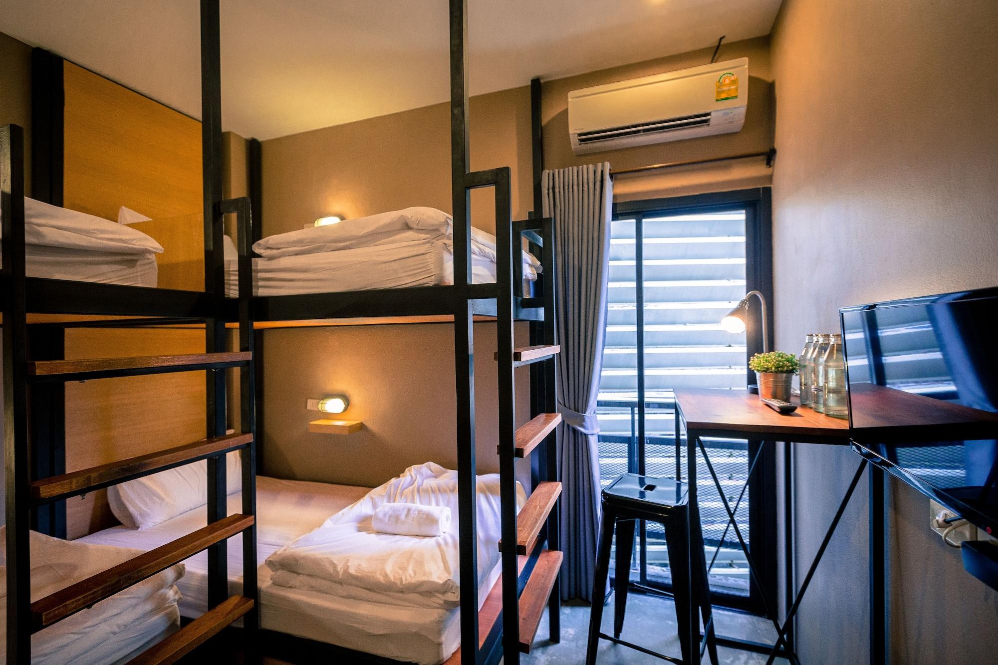 Srisuksant Square Hostel Krabi town Екстериор снимка