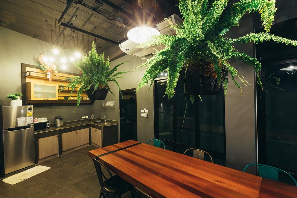 Srisuksant Square Hostel Krabi town Екстериор снимка