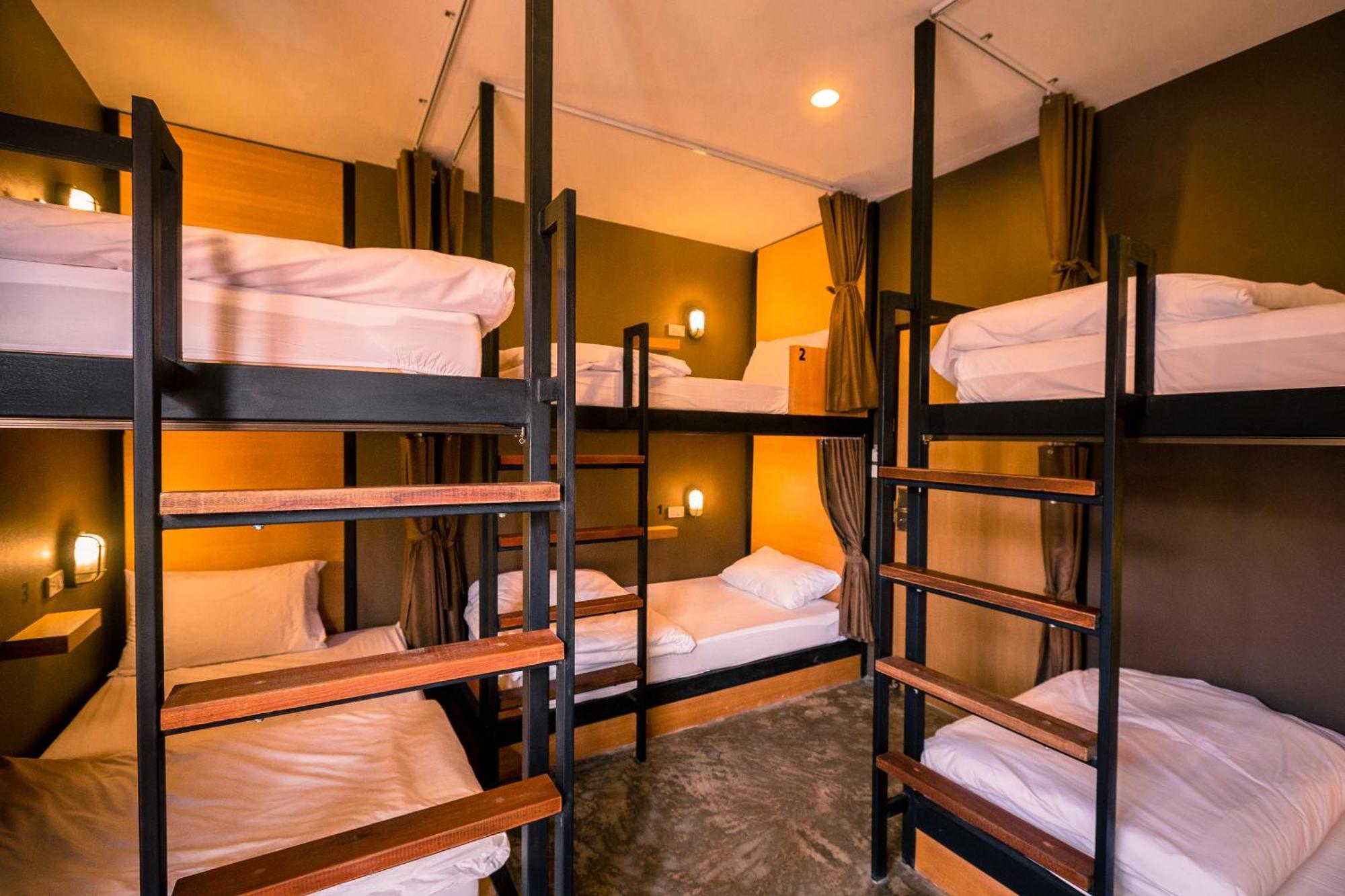 Srisuksant Square Hostel Krabi town Екстериор снимка